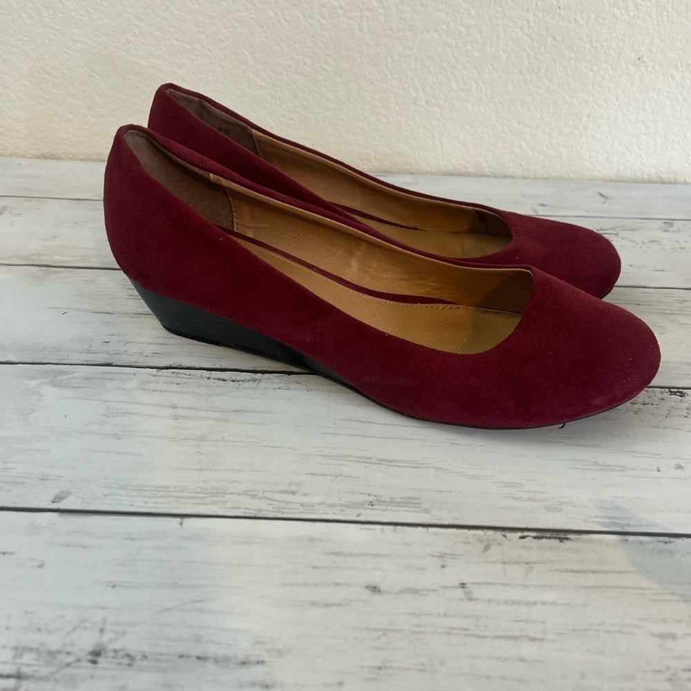 Chinese Laundry Women's Size 9 Cherry super suede